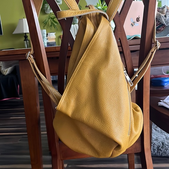 🇮🇹expandable leather backpack 🇮🇹 - Picture 1 of 9